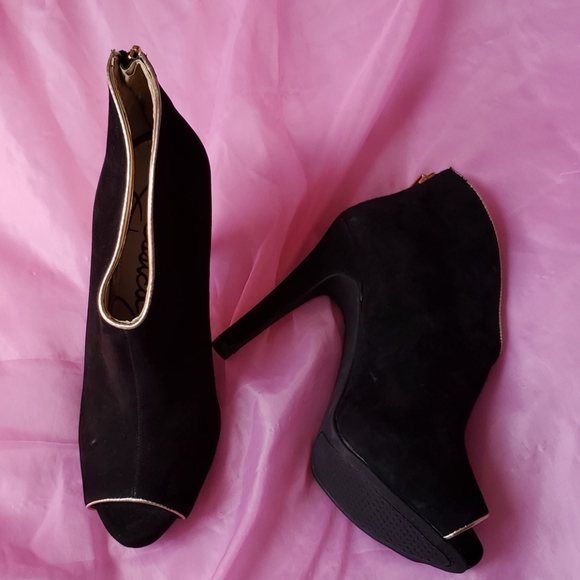 Black suede booties - Picture 2 of 3